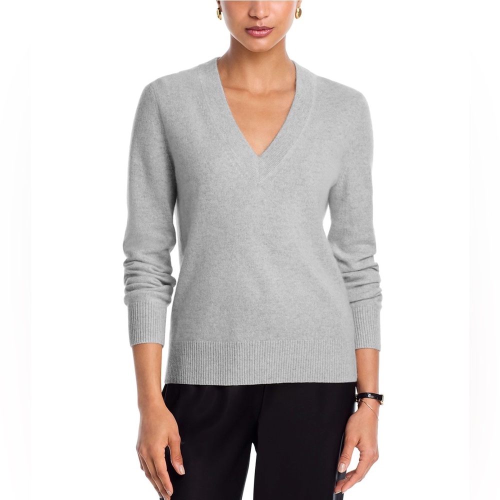 Aqua Women's Cashmere V-Neck Sweater in Soft Heathered Gray